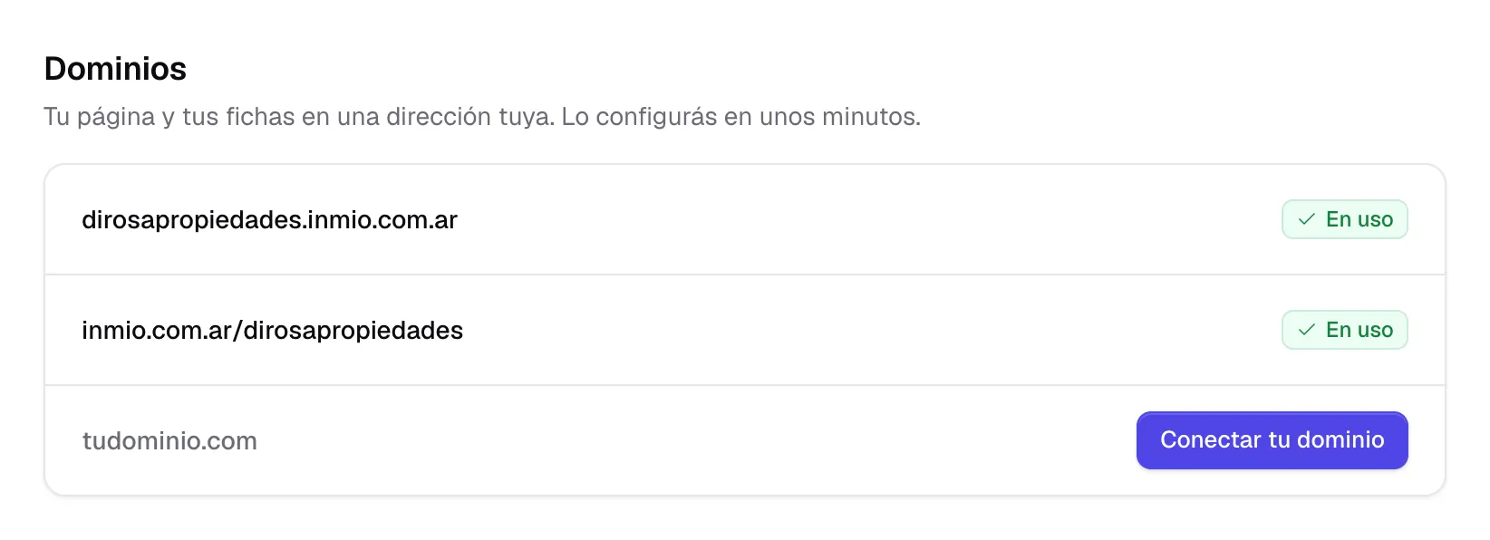 Las direcciones de la página: dirosapropiedades.inmio.com.ar en uso, y el botón para conectar un dominio propio