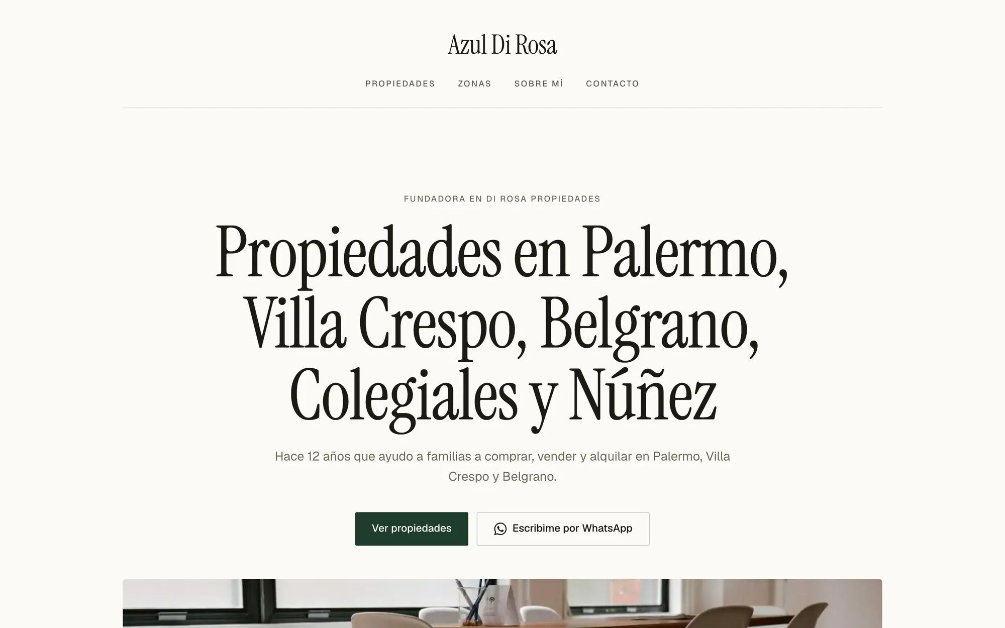 El sitio de una agente con la plantilla Editorial: títulos con serif y fotos grandes