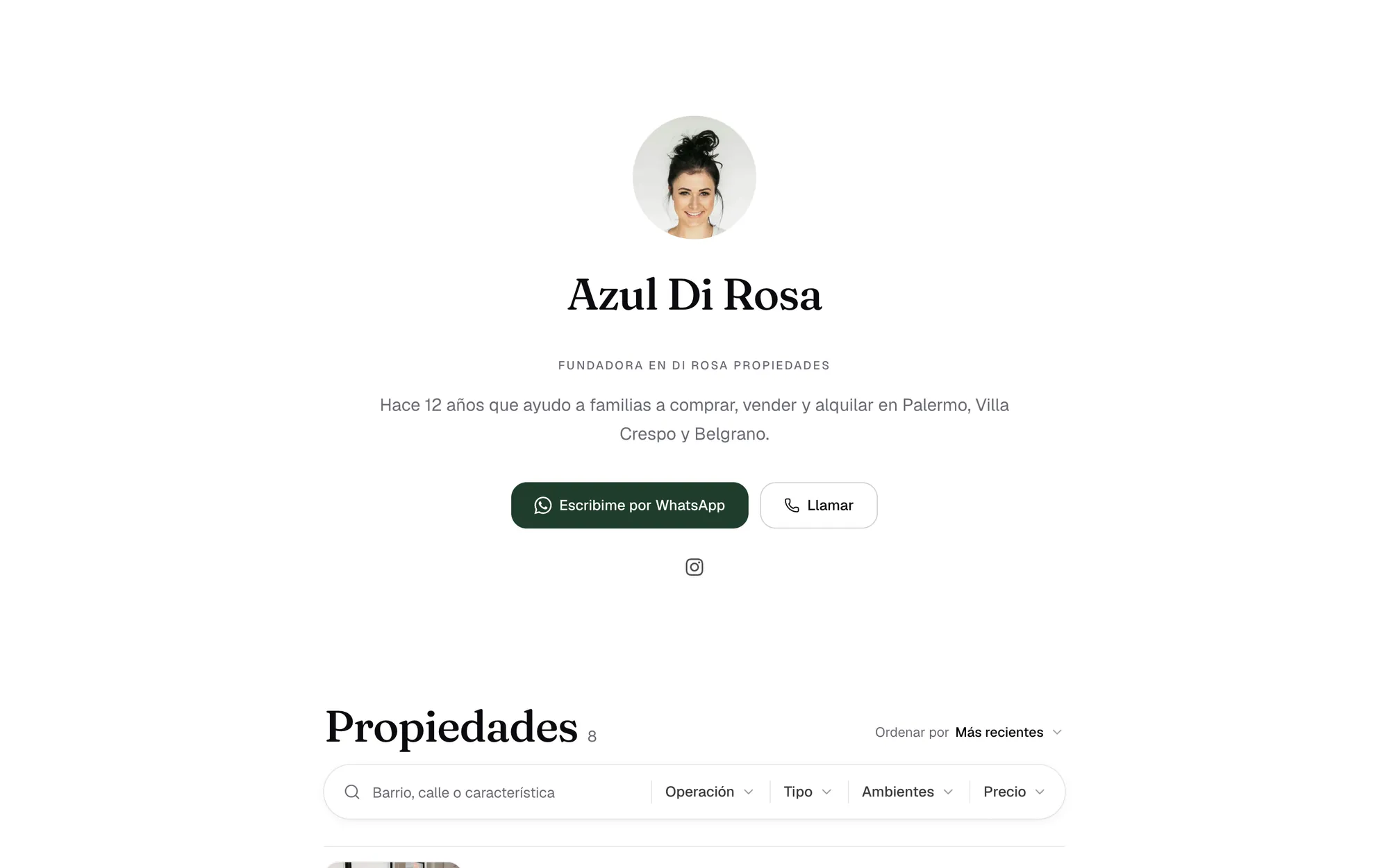 El sitio de una agente con la plantilla Simple: su tarjeta y sus propiedades en una columna